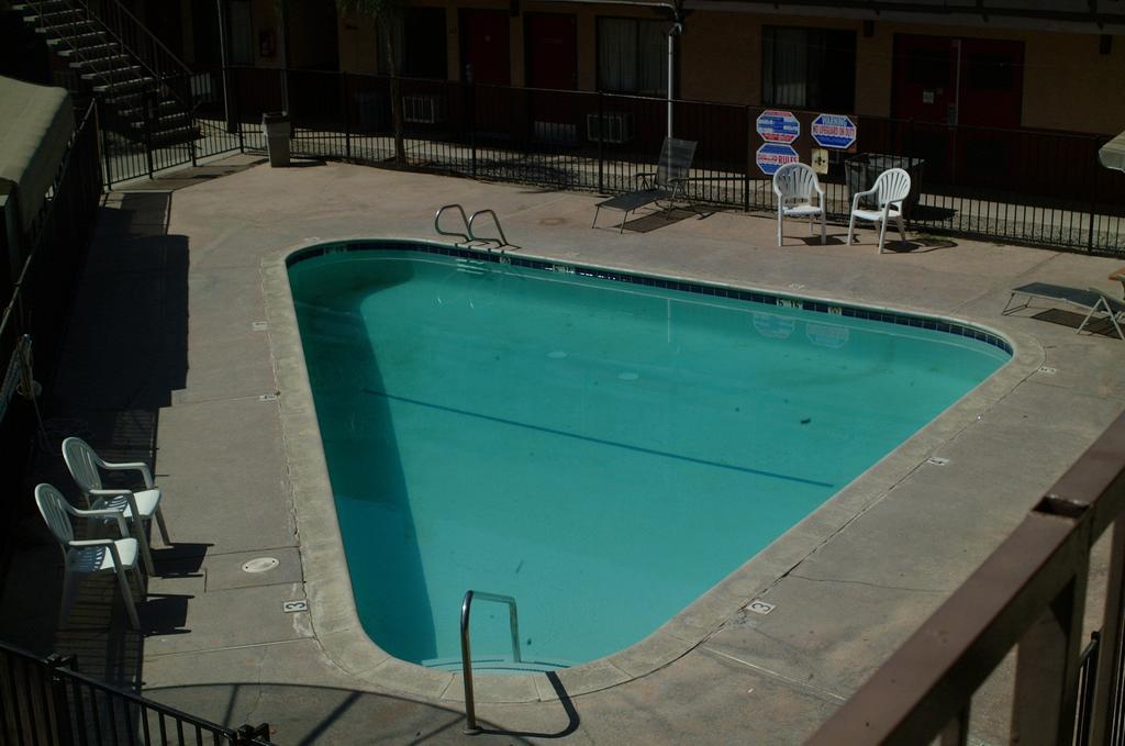 Best Economy Inn & Suites Bakersfield Esterno foto
