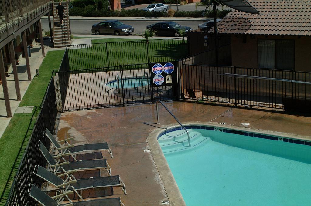 Best Economy Inn & Suites Bakersfield Esterno foto