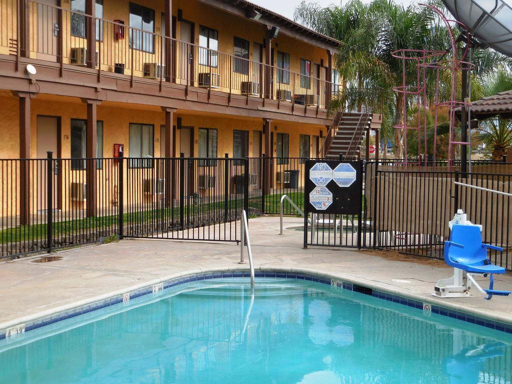 Best Economy Inn & Suites Bakersfield Esterno foto