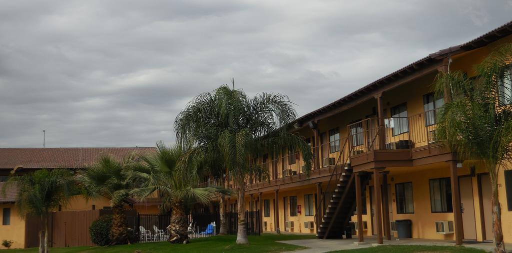 Best Economy Inn & Suites Bakersfield Esterno foto