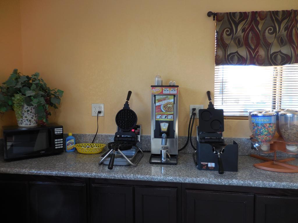 Best Economy Inn & Suites Bakersfield Esterno foto